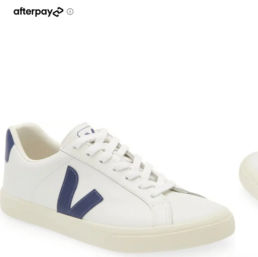 Euc cobalt esplar Vejas size 8